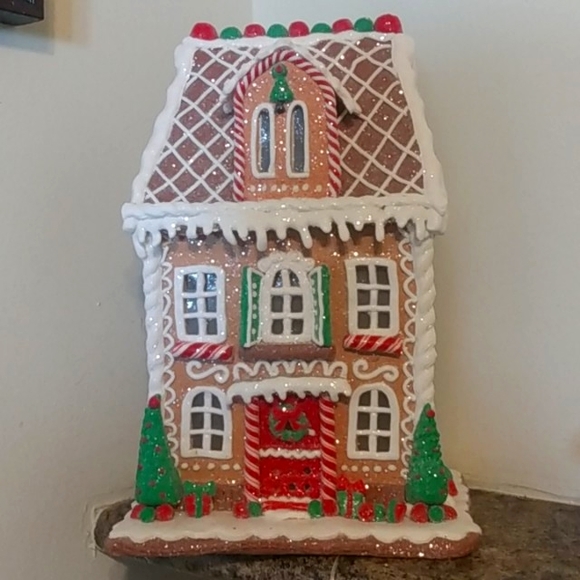 Large Lighted Gingerbread House - Picture 2 of 6